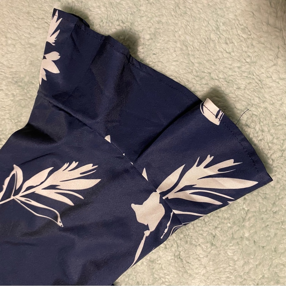 BloomChic Floral Blue and White Blouse with Arm Detail Size 22-24 - Picture 4 of 10